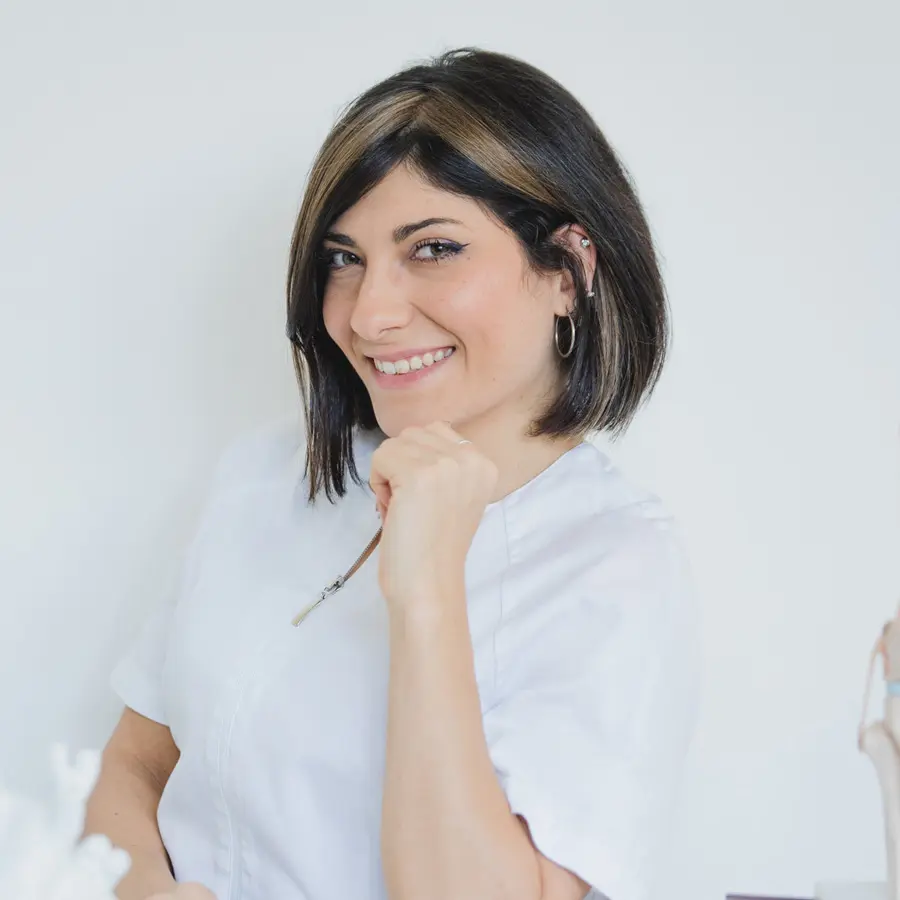 Elisa Saviano, Osteopata e Massoterapista a Monza nel suo studio